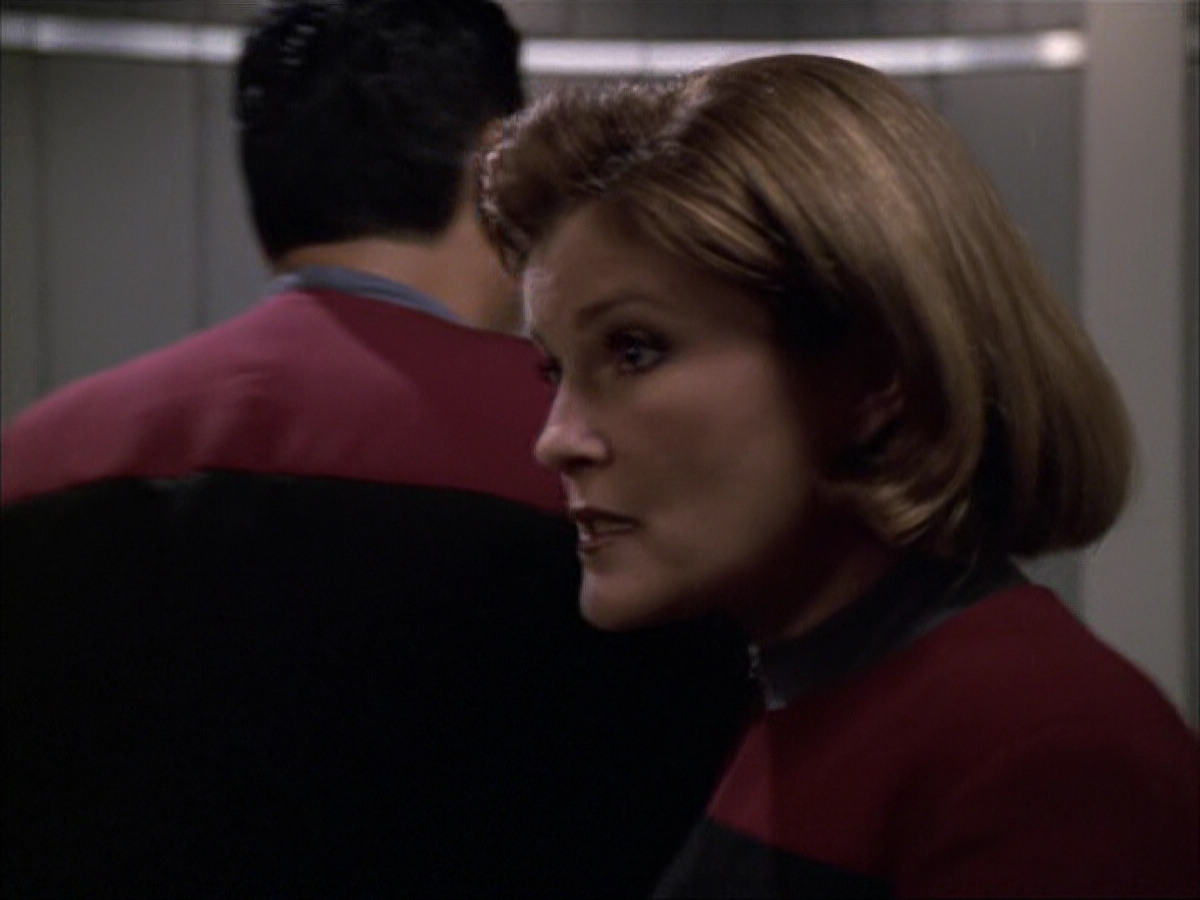extant_StarTrek_VOY_6x04-TinkerTenorDoctorSpy_02501.jpg