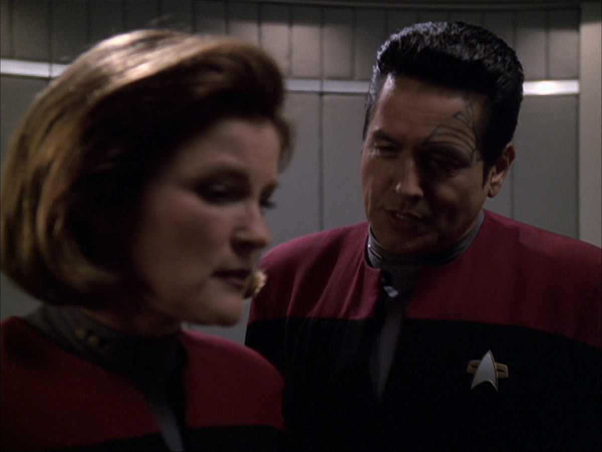 extant_StarTrek_VOY_6x04-TinkerTenorDoctorSpy_02507.jpg