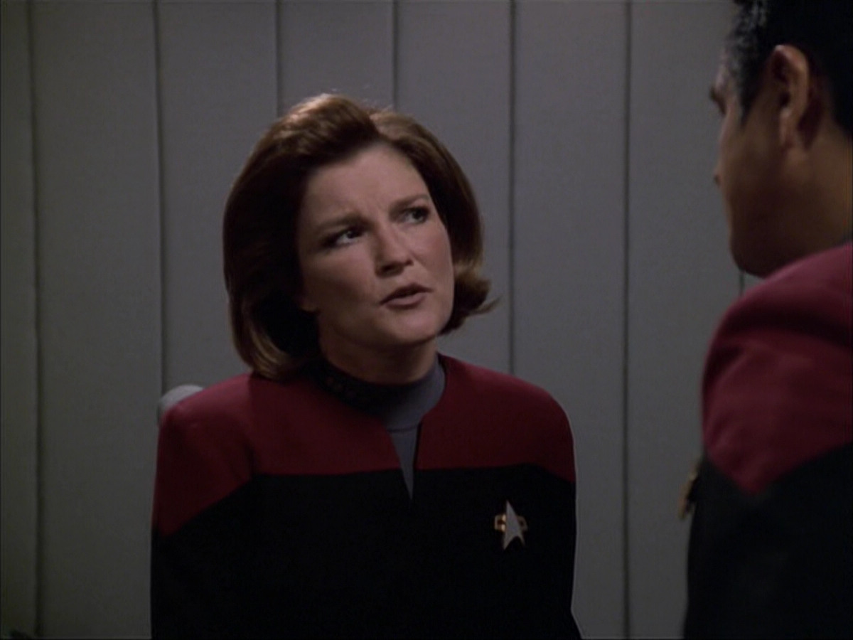 extant_StarTrek_VOY_6x04-TinkerTenorDoctorSpy_02520.jpg
