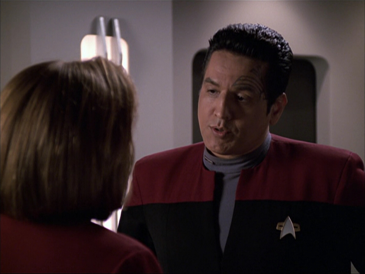 extant_StarTrek_VOY_6x04-TinkerTenorDoctorSpy_02525.jpg