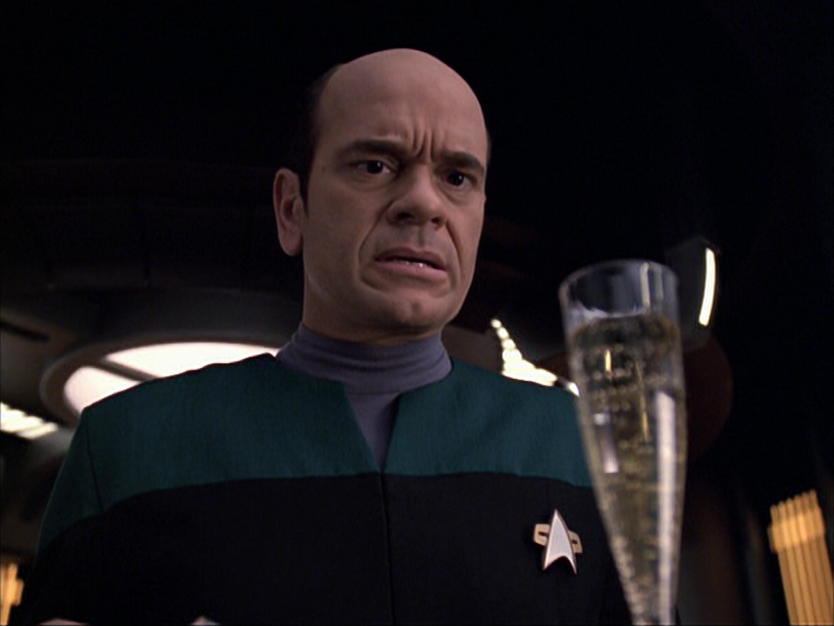 extant_StarTrek_VOY_6x04-TinkerTenorDoctorSpy_02561.jpg