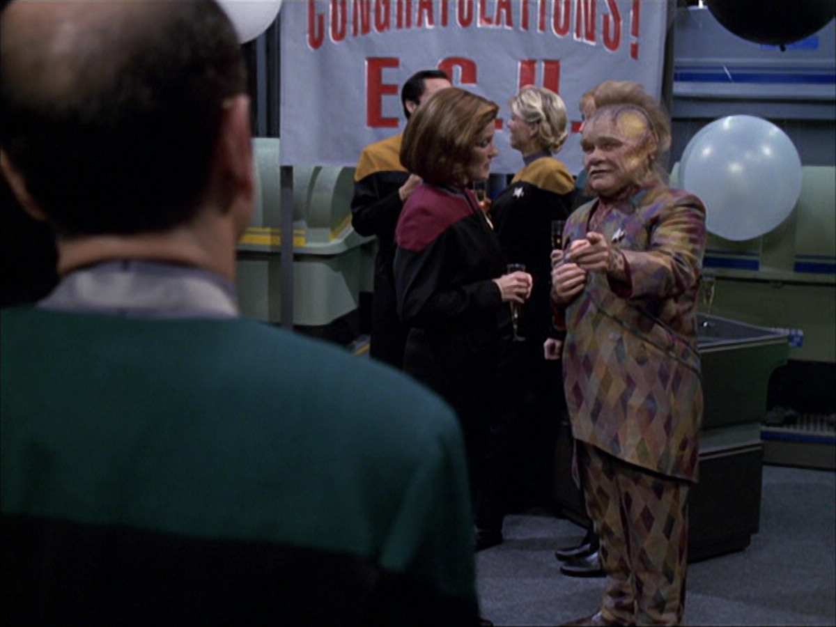 extant_StarTrek_VOY_6x04-TinkerTenorDoctorSpy_02563.jpg