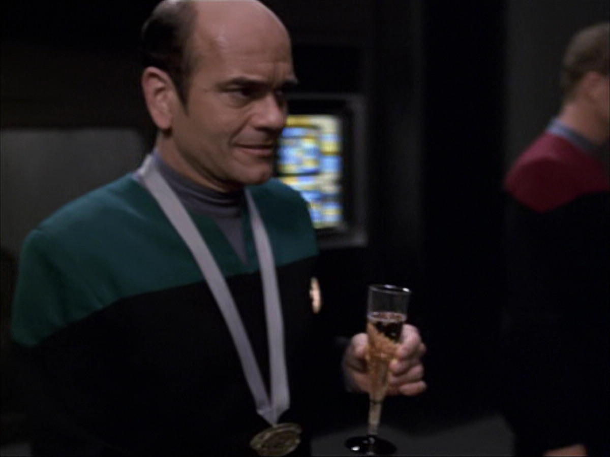 extant_StarTrek_VOY_6x04-TinkerTenorDoctorSpy_02570.jpg