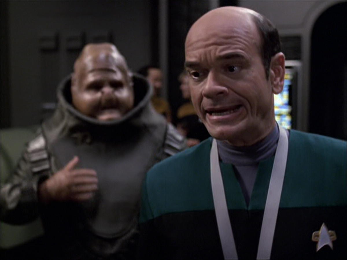 extant_StarTrek_VOY_6x04-TinkerTenorDoctorSpy_02587.jpg