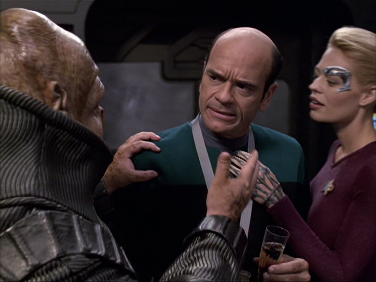 extant_StarTrek_VOY_6x04-TinkerTenorDoctorSpy_02602.jpg