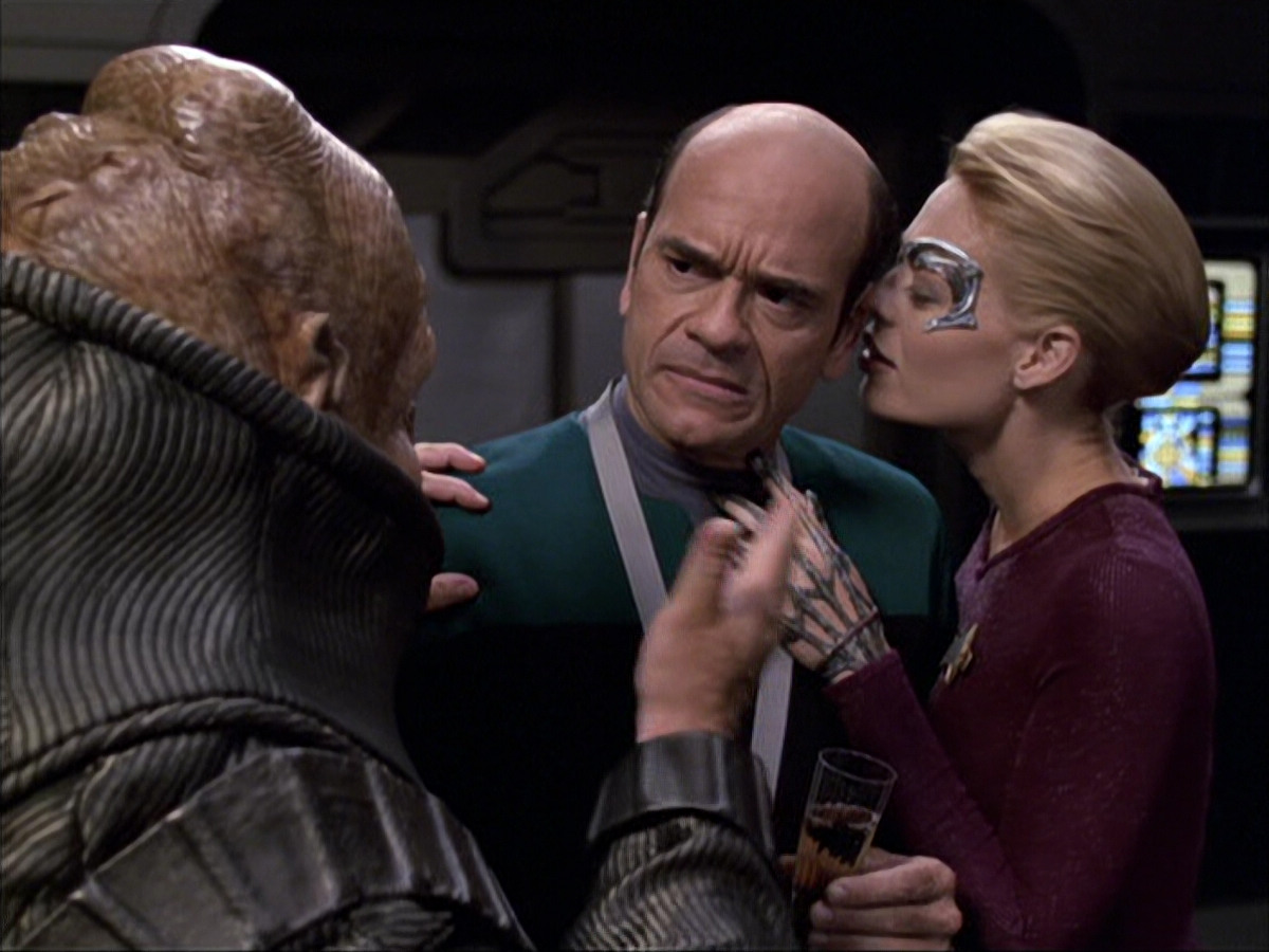 extant_StarTrek_VOY_6x04-TinkerTenorDoctorSpy_02603.jpg