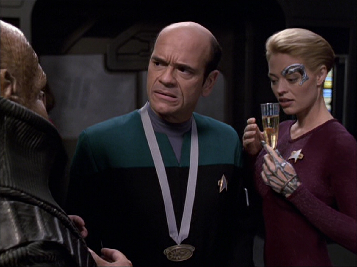 extant_StarTrek_VOY_6x04-TinkerTenorDoctorSpy_02611.jpg