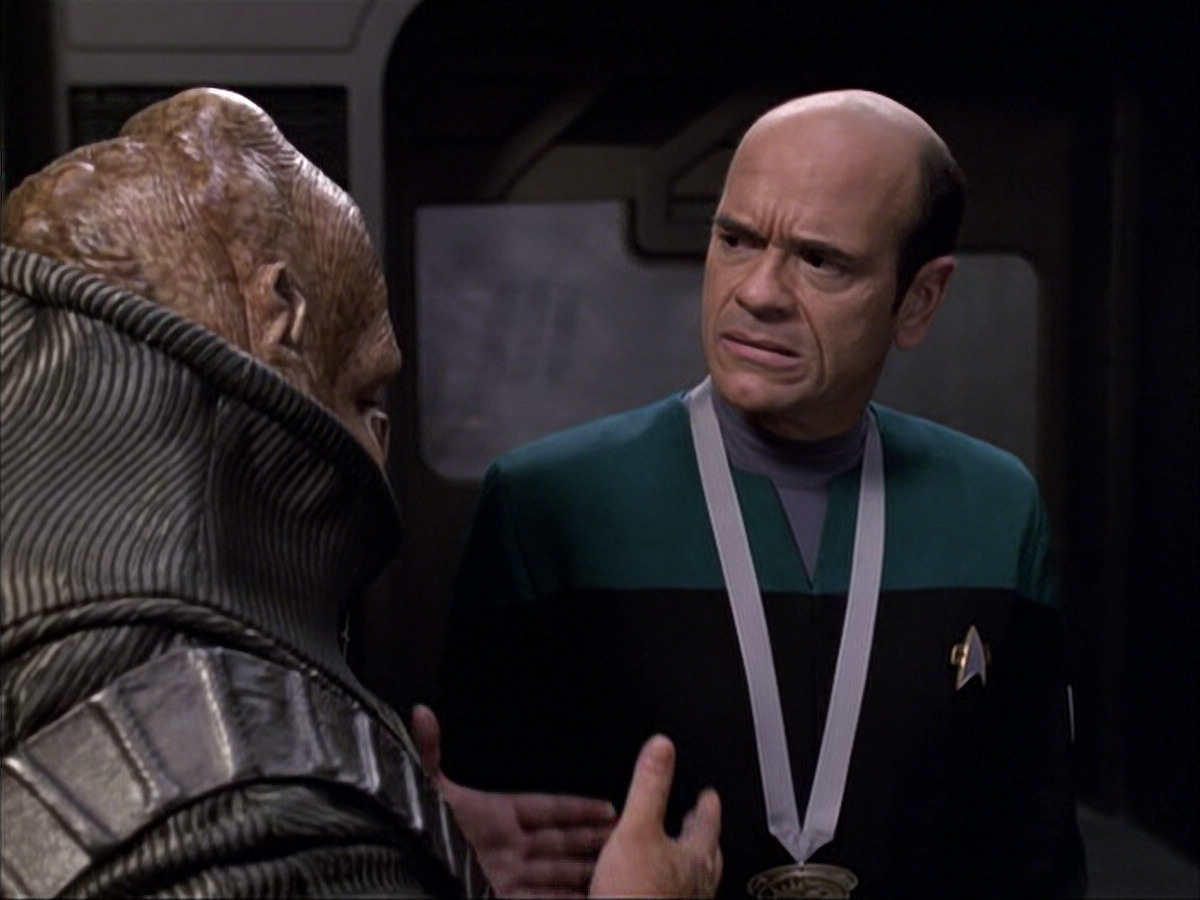 extant_StarTrek_VOY_6x04-TinkerTenorDoctorSpy_02614.jpg