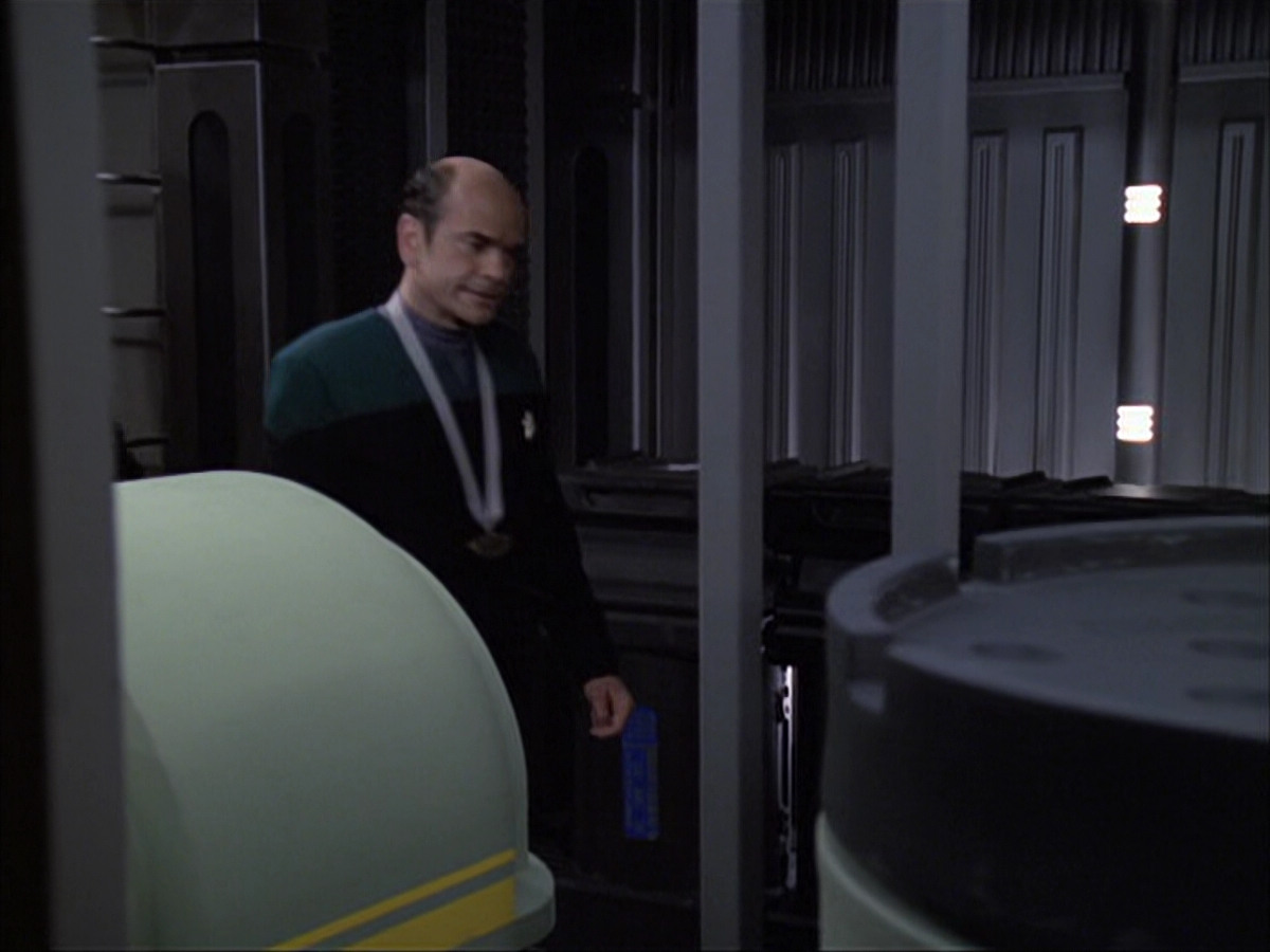extant_StarTrek_VOY_6x04-TinkerTenorDoctorSpy_02624.jpg