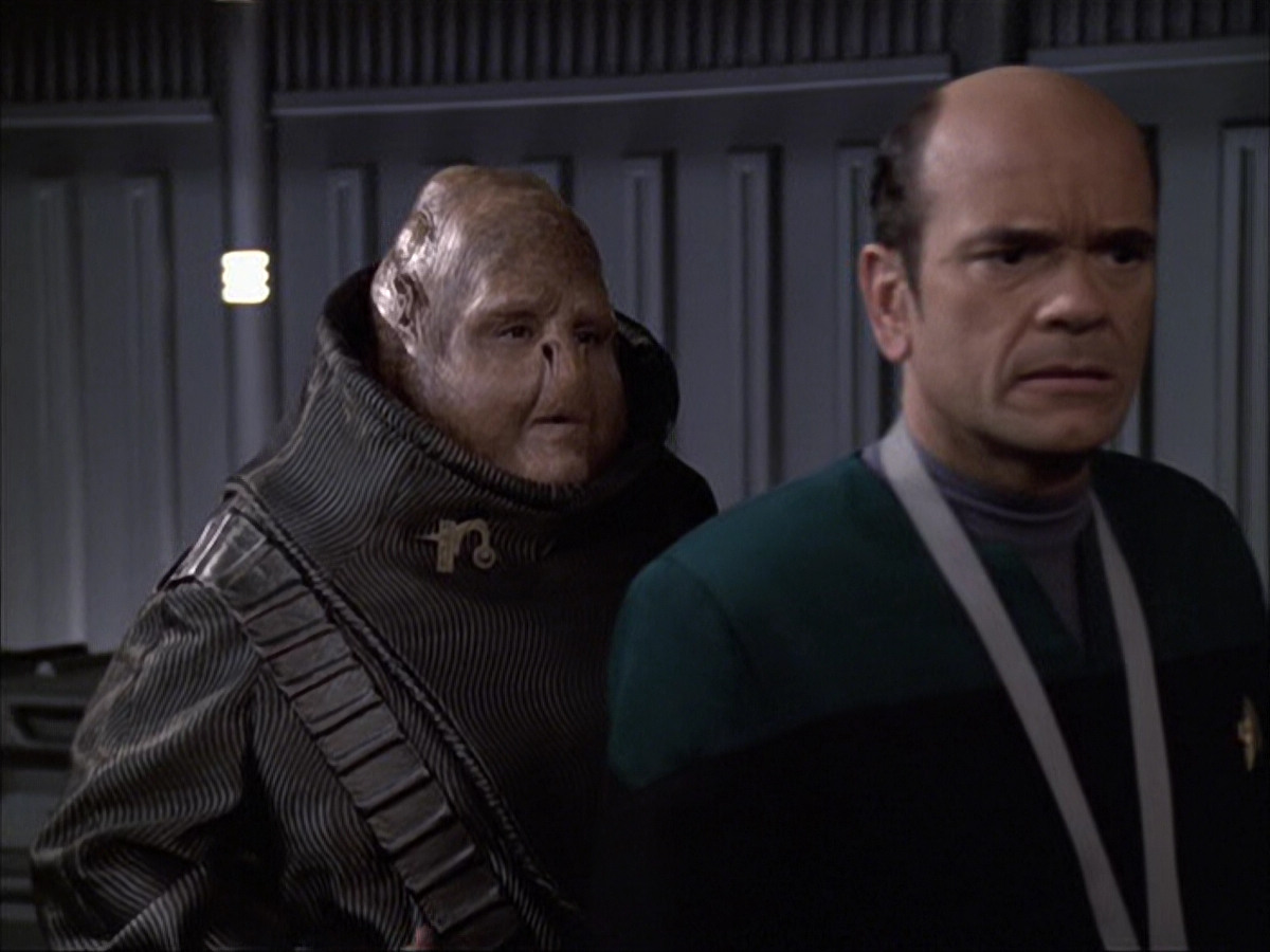 extant_StarTrek_VOY_6x04-TinkerTenorDoctorSpy_02634.jpg