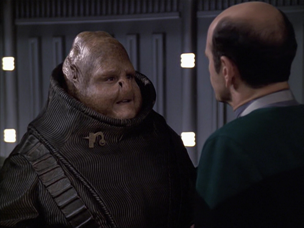 extant_StarTrek_VOY_6x04-TinkerTenorDoctorSpy_02640.jpg