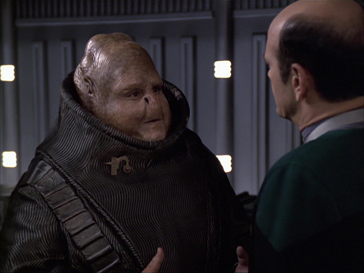 extant_StarTrek_VOY_6x04-TinkerTenorDoctorSpy_02642.jpg