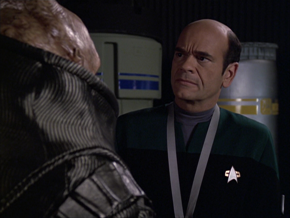 extant_StarTrek_VOY_6x04-TinkerTenorDoctorSpy_02643.jpg