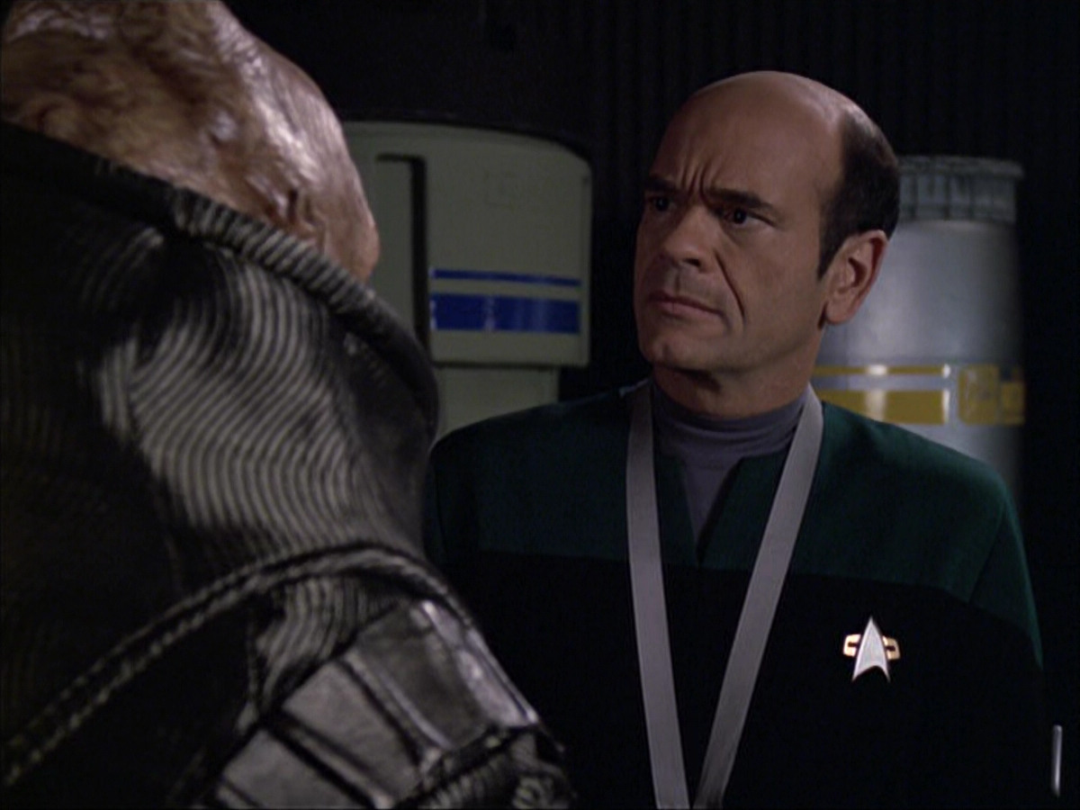 extant_StarTrek_VOY_6x04-TinkerTenorDoctorSpy_02647.jpg