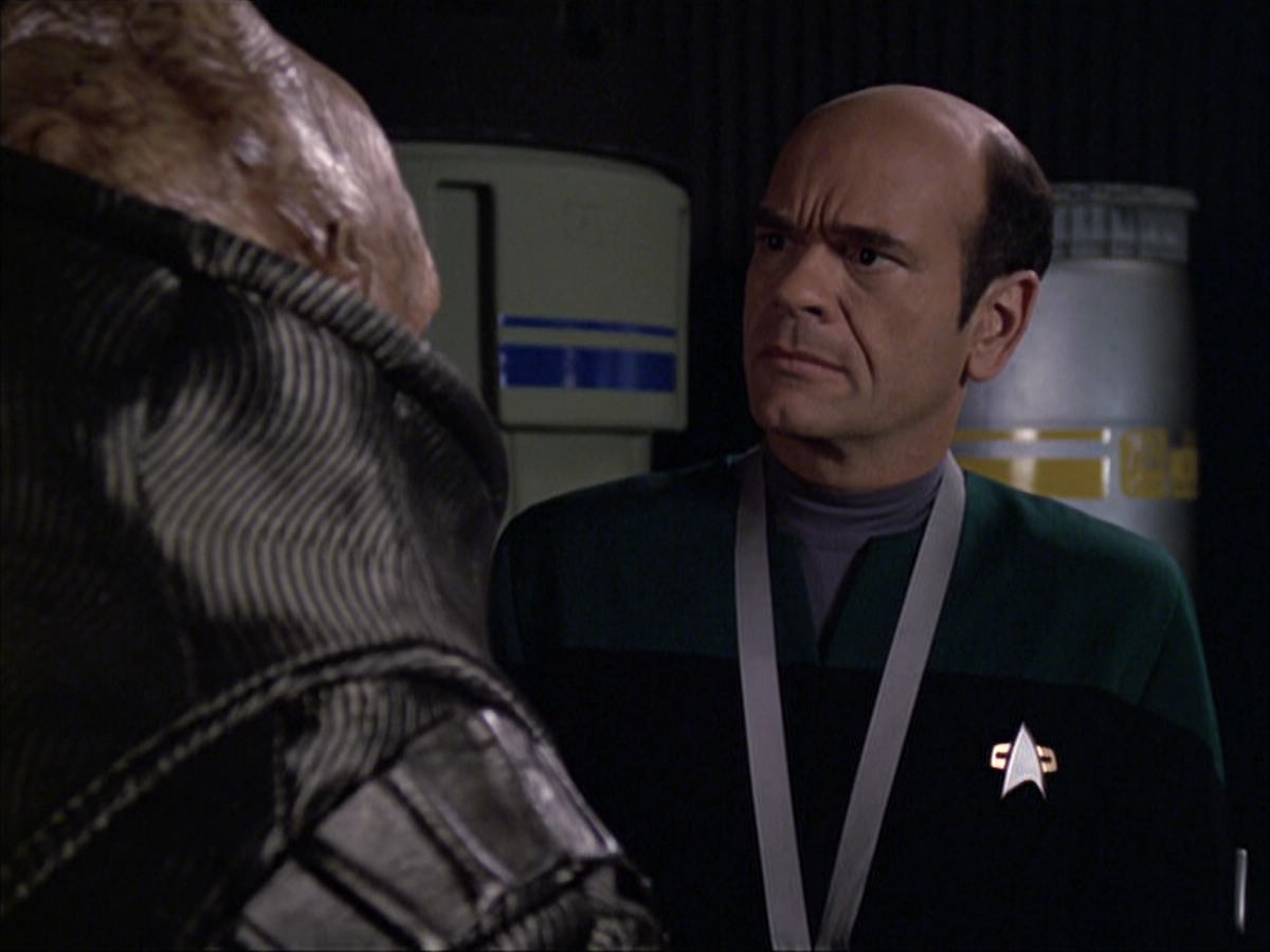 extant_StarTrek_VOY_6x04-TinkerTenorDoctorSpy_02648.jpg