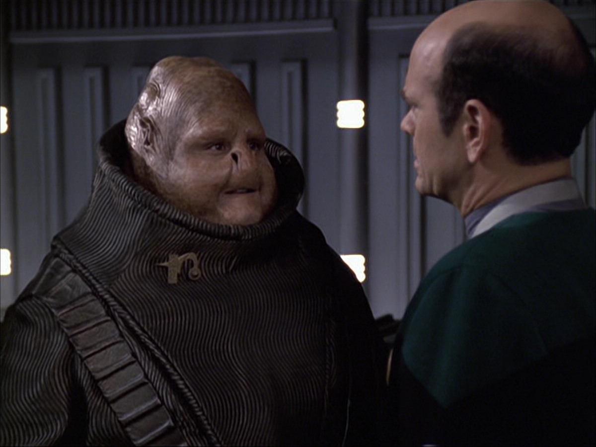 extant_StarTrek_VOY_6x04-TinkerTenorDoctorSpy_02655.jpg
