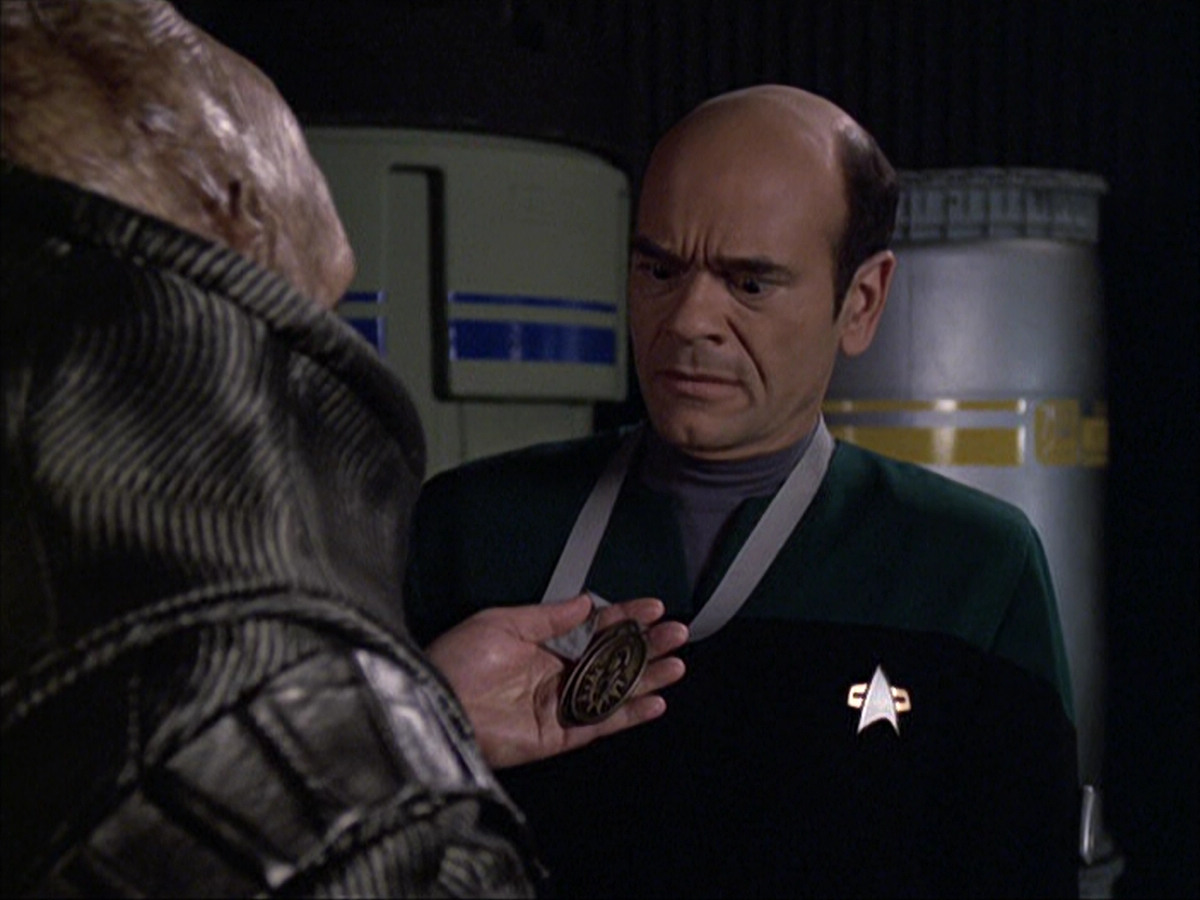 extant_StarTrek_VOY_6x04-TinkerTenorDoctorSpy_02659.jpg
