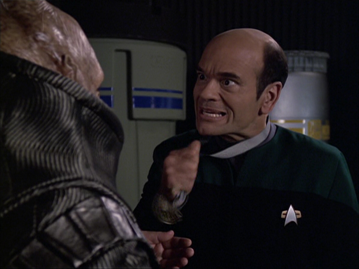 extant_StarTrek_VOY_6x04-TinkerTenorDoctorSpy_02662.jpg