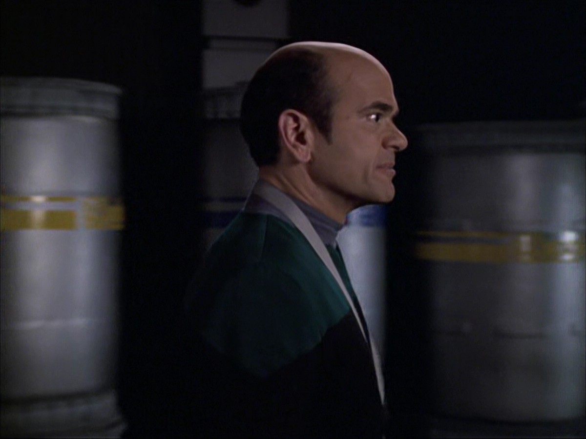 extant_StarTrek_VOY_6x04-TinkerTenorDoctorSpy_02666.jpg