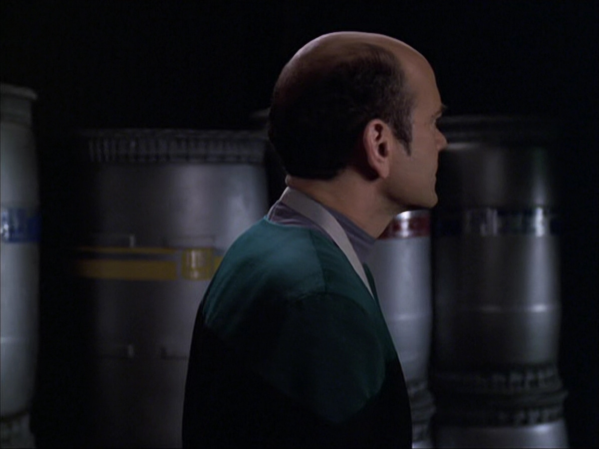extant_StarTrek_VOY_6x04-TinkerTenorDoctorSpy_02668.jpg