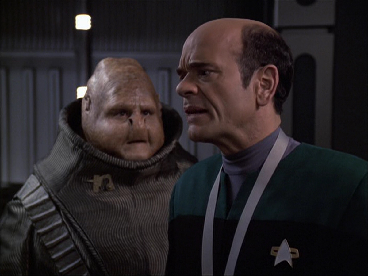 extant_StarTrek_VOY_6x04-TinkerTenorDoctorSpy_02673.jpg