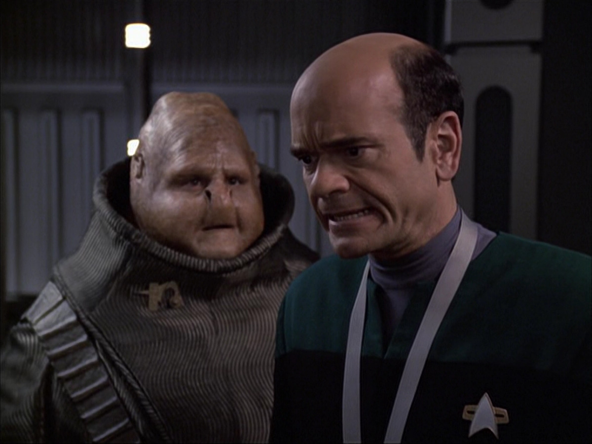 extant_StarTrek_VOY_6x04-TinkerTenorDoctorSpy_02674.jpg