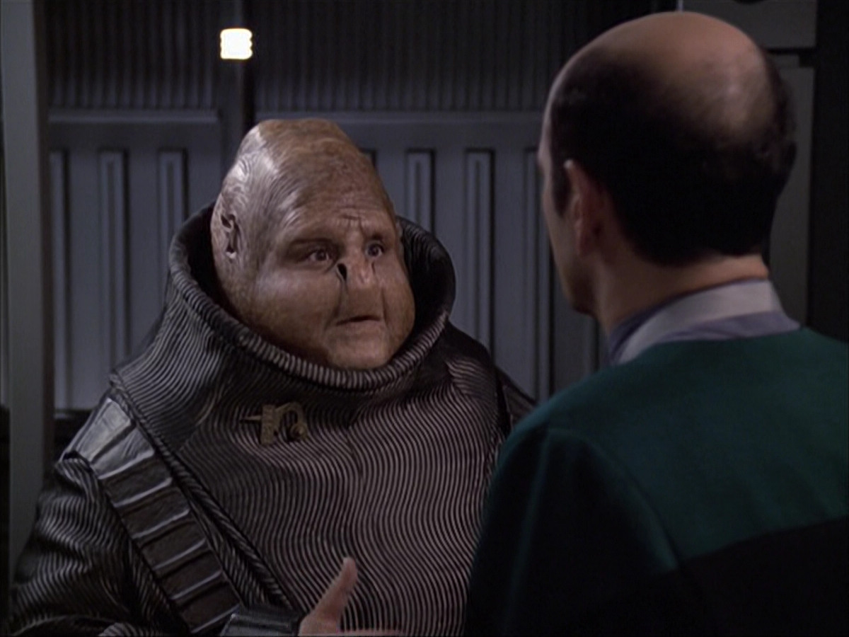 extant_StarTrek_VOY_6x04-TinkerTenorDoctorSpy_02679.jpg