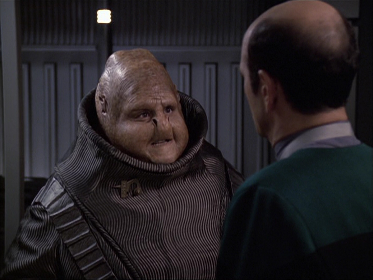 extant_StarTrek_VOY_6x04-TinkerTenorDoctorSpy_02683.jpg