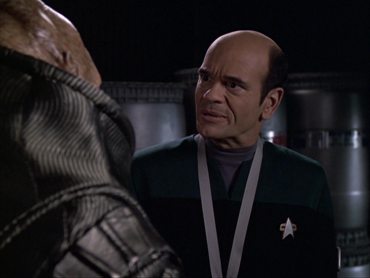 extant_StarTrek_VOY_6x04-TinkerTenorDoctorSpy_02686.jpg