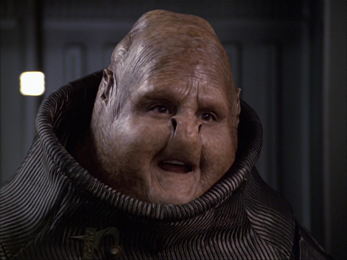 extant_StarTrek_VOY_6x04-TinkerTenorDoctorSpy_02688.jpg