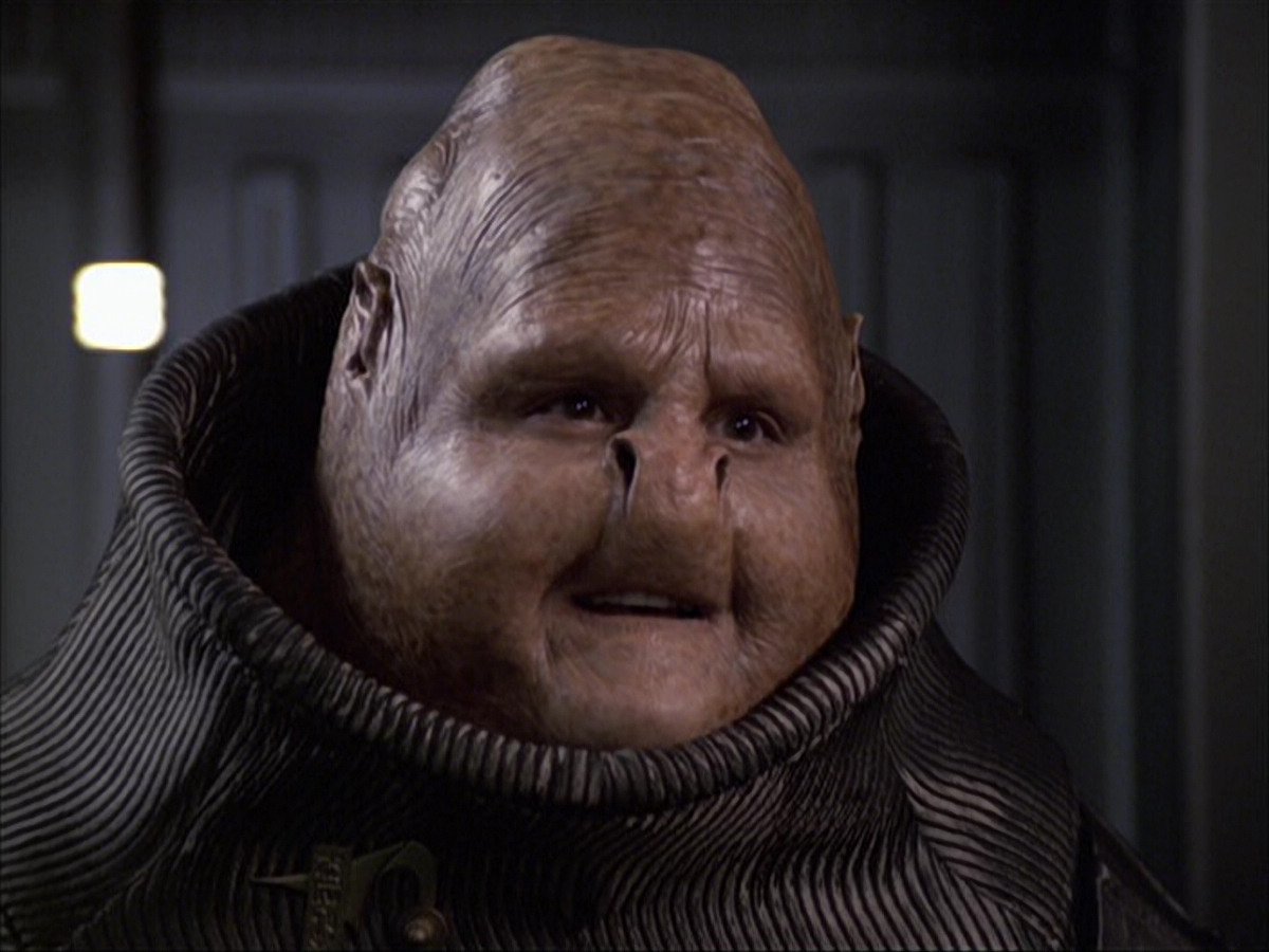 extant_StarTrek_VOY_6x04-TinkerTenorDoctorSpy_02689.jpg