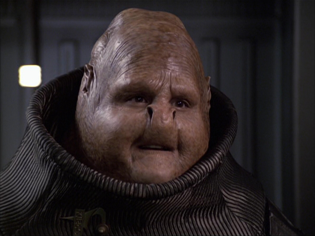 extant_StarTrek_VOY_6x04-TinkerTenorDoctorSpy_02690.jpg