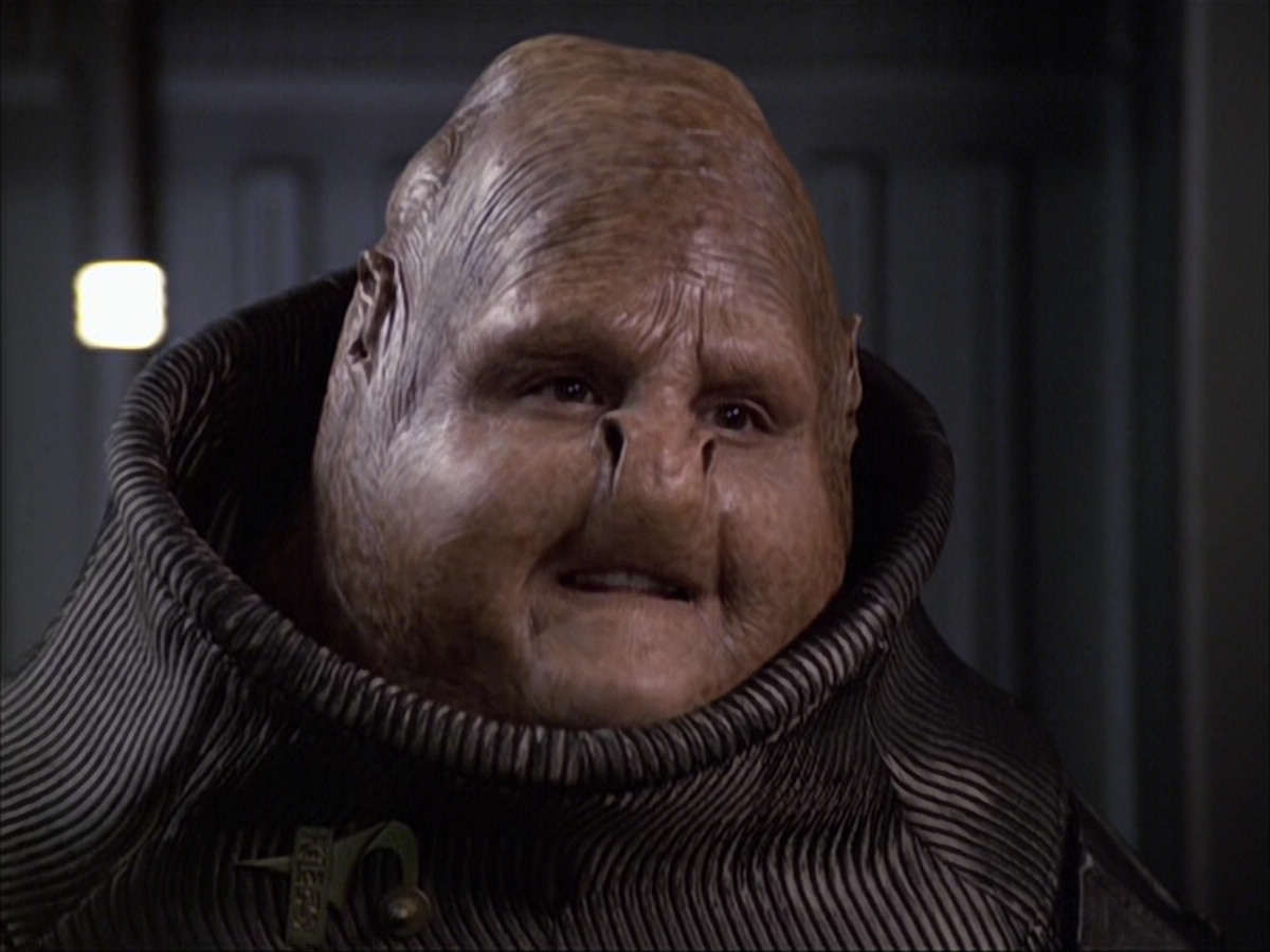 extant_StarTrek_VOY_6x04-TinkerTenorDoctorSpy_02691.jpg