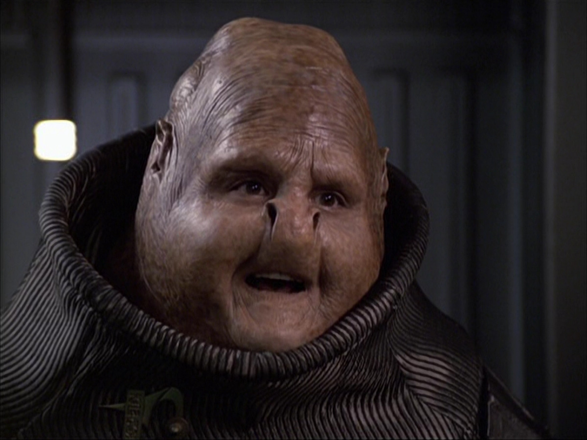 extant_StarTrek_VOY_6x04-TinkerTenorDoctorSpy_02693.jpg