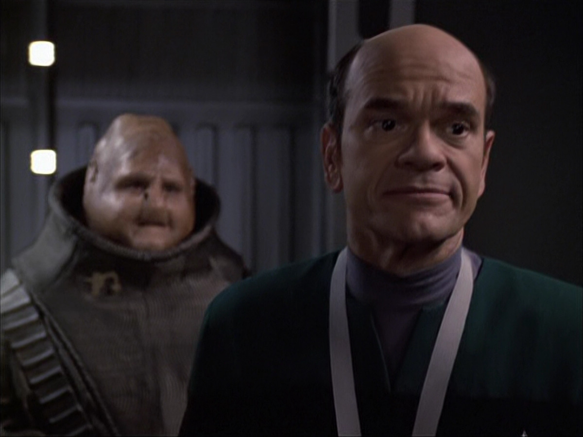 extant_StarTrek_VOY_6x04-TinkerTenorDoctorSpy_02709.jpg