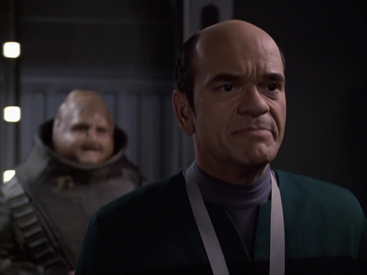 extant_StarTrek_VOY_6x04-TinkerTenorDoctorSpy_02710.jpg