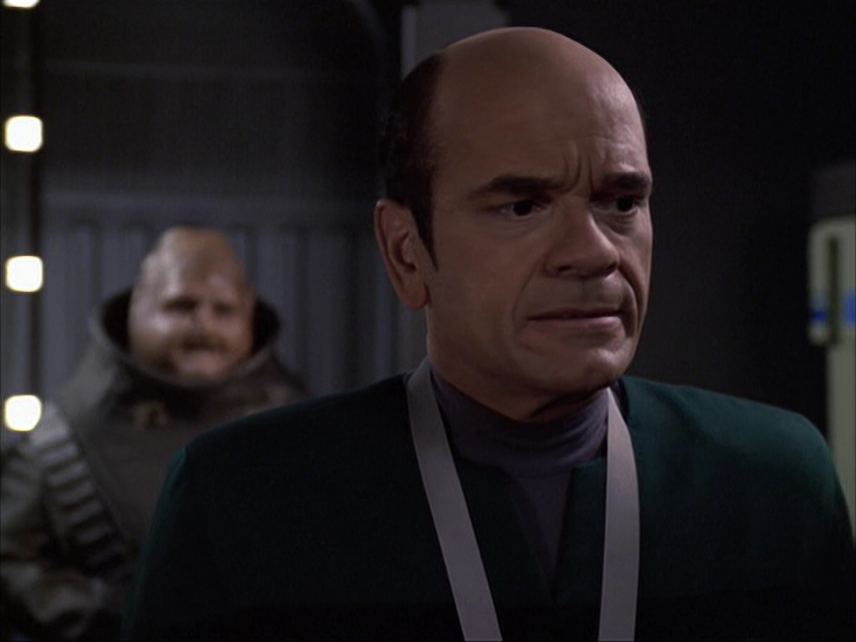 extant_StarTrek_VOY_6x04-TinkerTenorDoctorSpy_02713.jpg