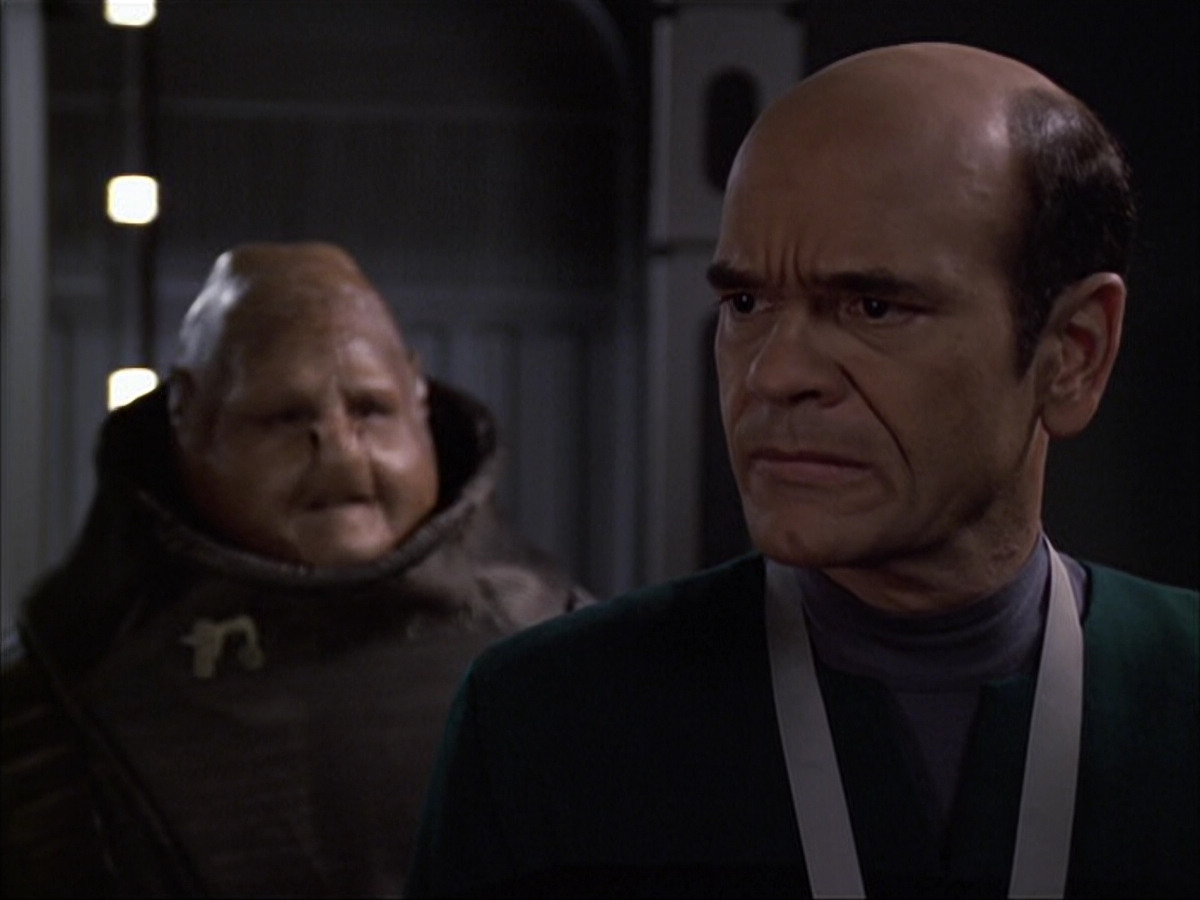 extant_StarTrek_VOY_6x04-TinkerTenorDoctorSpy_02720.jpg