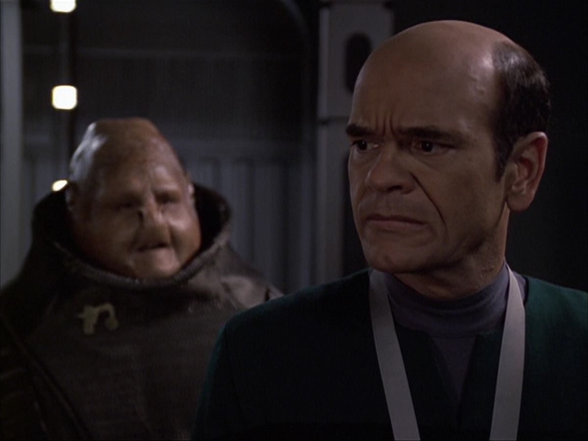extant_StarTrek_VOY_6x04-TinkerTenorDoctorSpy_02721.jpg