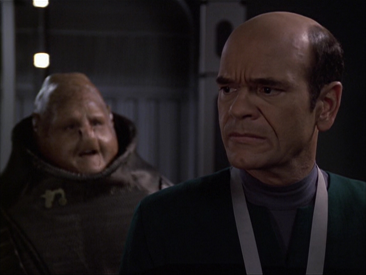 extant_StarTrek_VOY_6x04-TinkerTenorDoctorSpy_02722.jpg