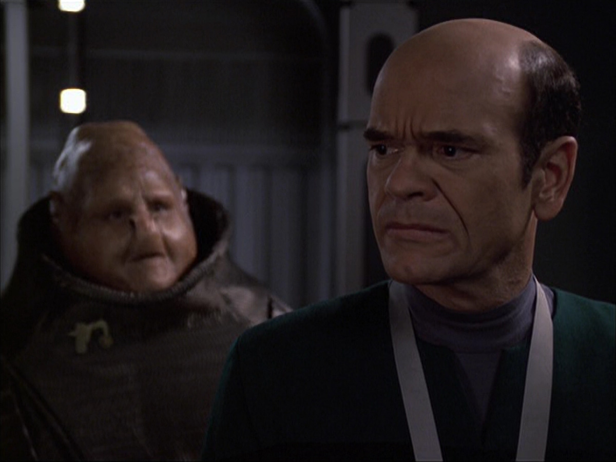 extant_StarTrek_VOY_6x04-TinkerTenorDoctorSpy_02723.jpg