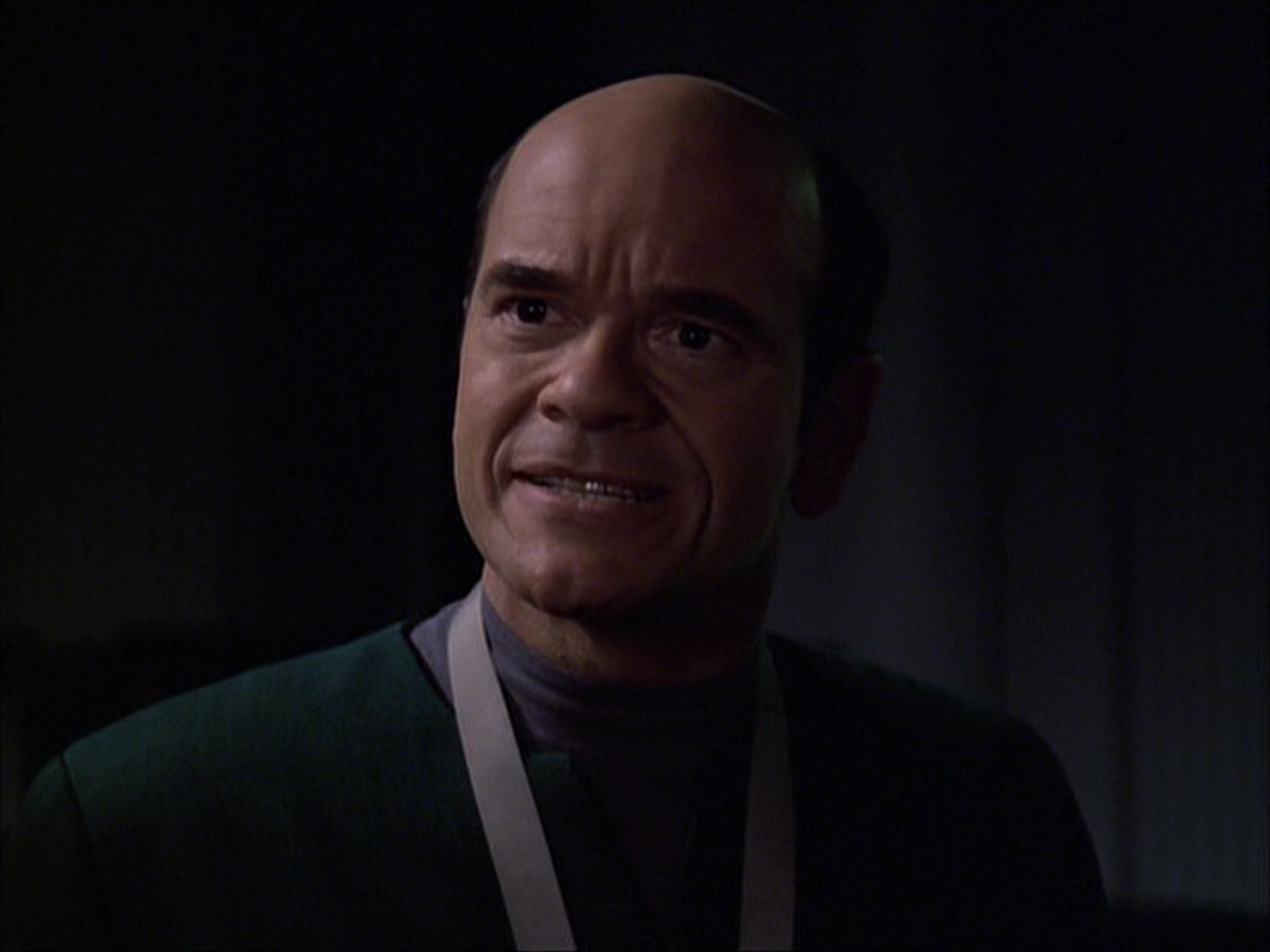 extant_StarTrek_VOY_6x04-TinkerTenorDoctorSpy_02728.jpg