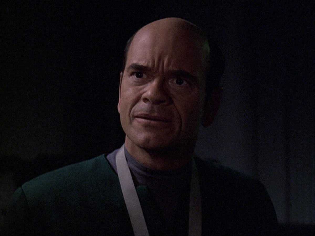 extant_StarTrek_VOY_6x04-TinkerTenorDoctorSpy_02730.jpg