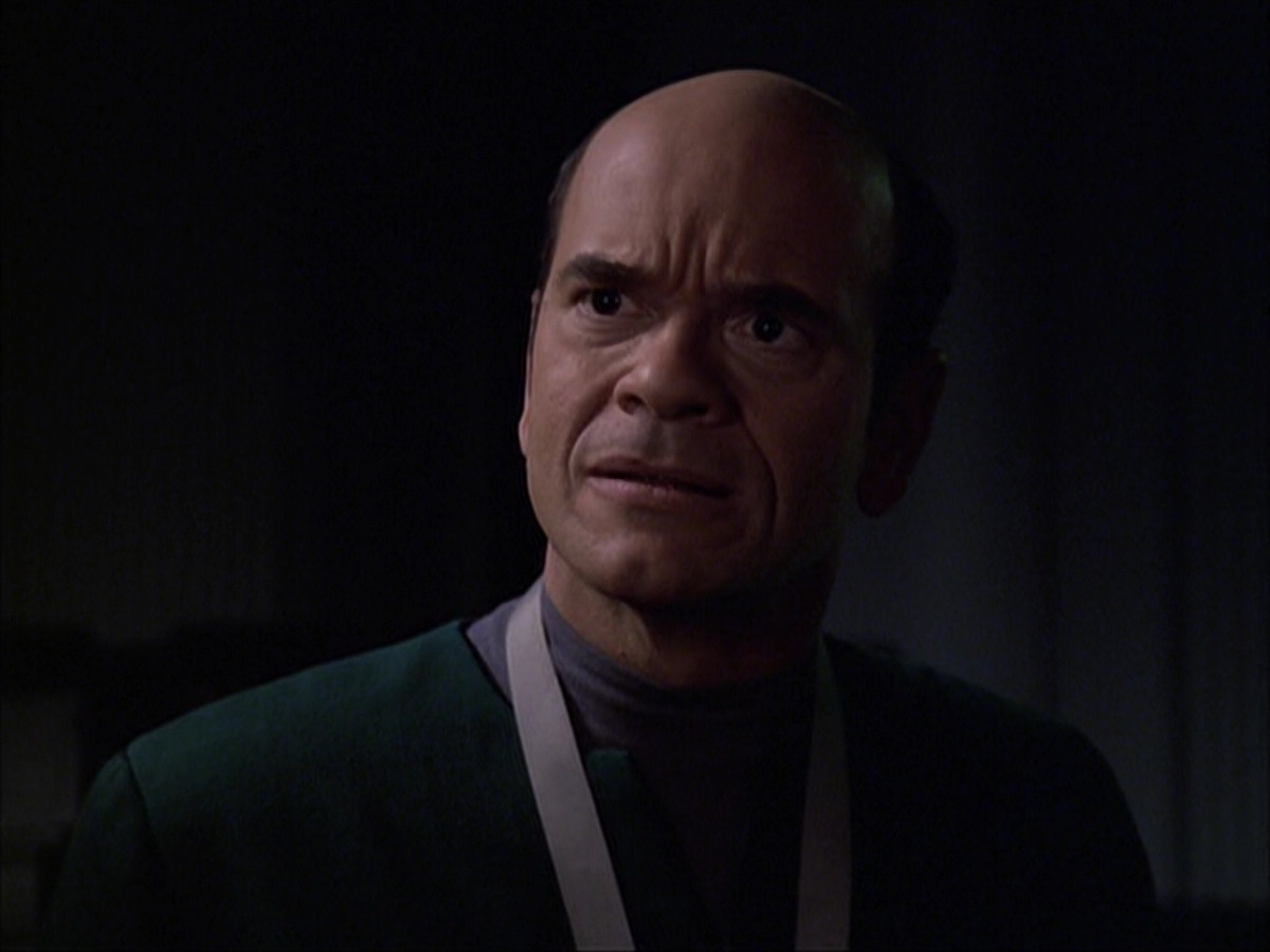 extant_StarTrek_VOY_6x04-TinkerTenorDoctorSpy_02732.jpg