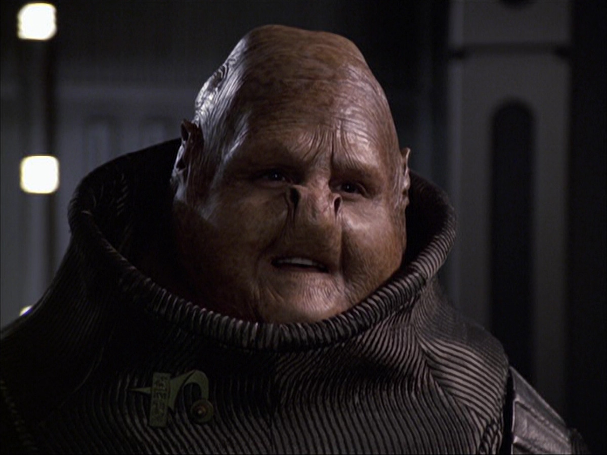 extant_StarTrek_VOY_6x04-TinkerTenorDoctorSpy_02735.jpg