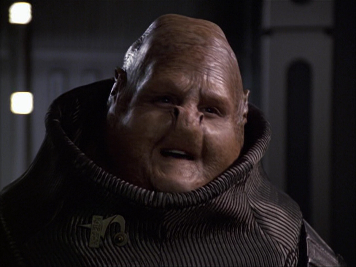extant_StarTrek_VOY_6x04-TinkerTenorDoctorSpy_02748.jpg