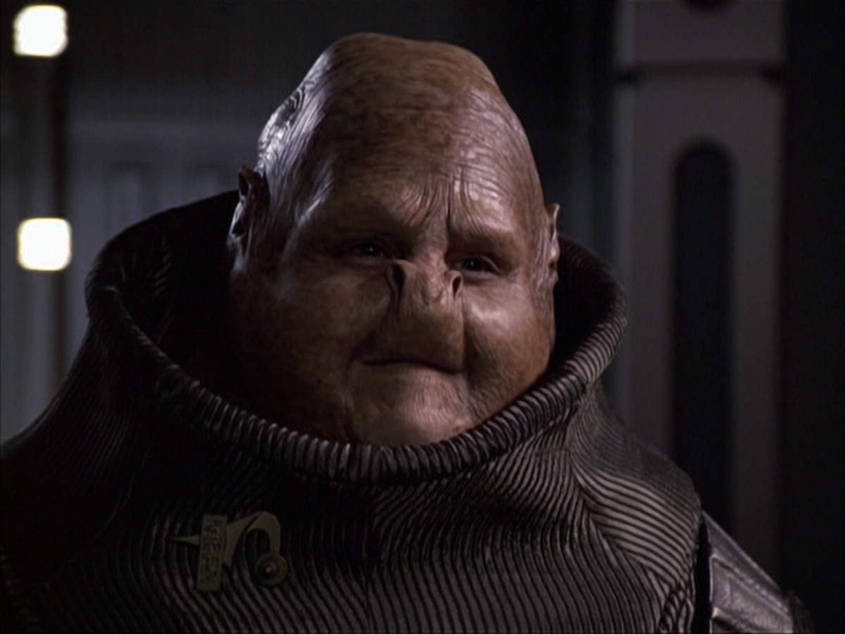 extant_StarTrek_VOY_6x04-TinkerTenorDoctorSpy_02753.jpg