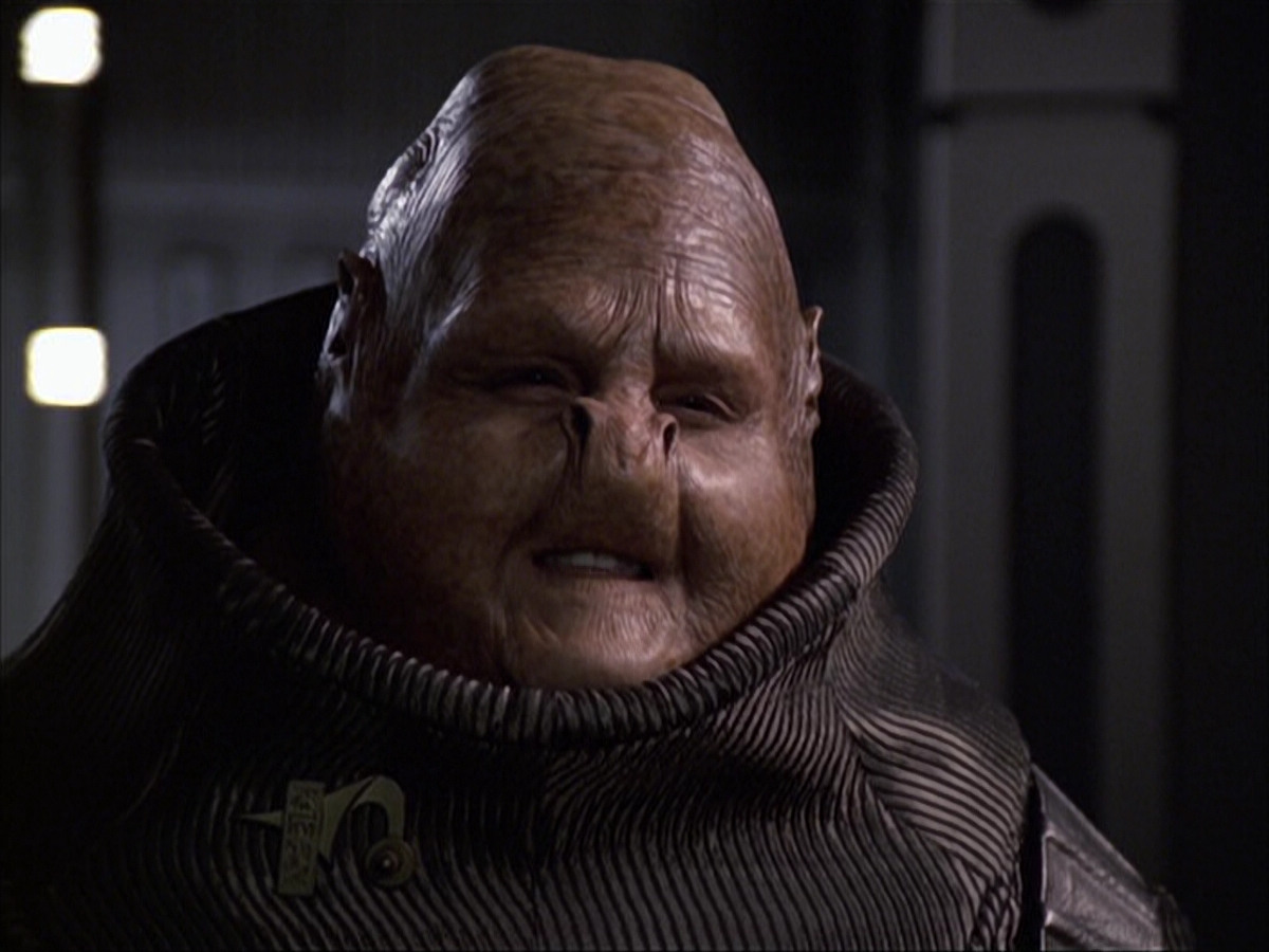 extant_StarTrek_VOY_6x04-TinkerTenorDoctorSpy_02756.jpg