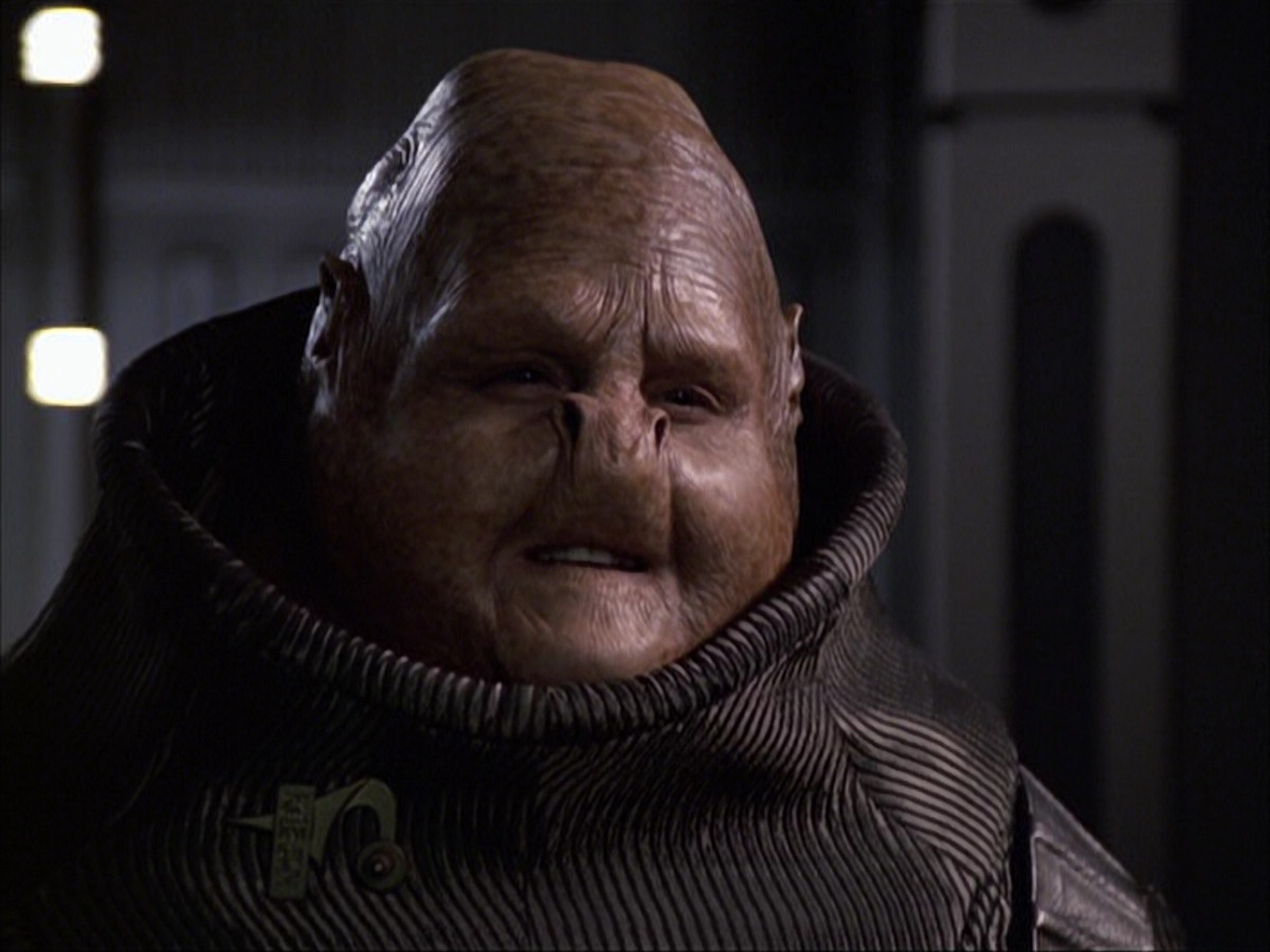 extant_StarTrek_VOY_6x04-TinkerTenorDoctorSpy_02757.jpg