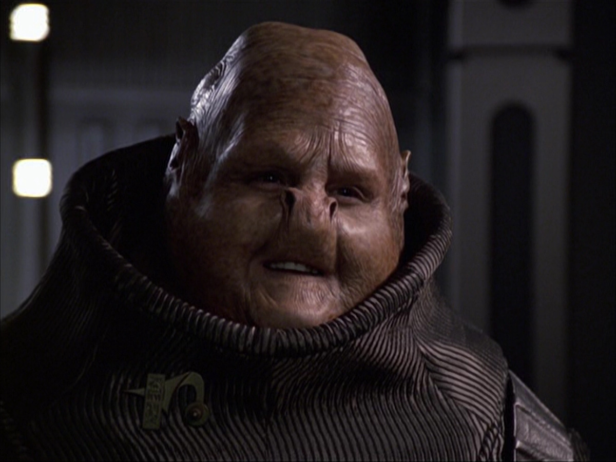 extant_StarTrek_VOY_6x04-TinkerTenorDoctorSpy_02760.jpg